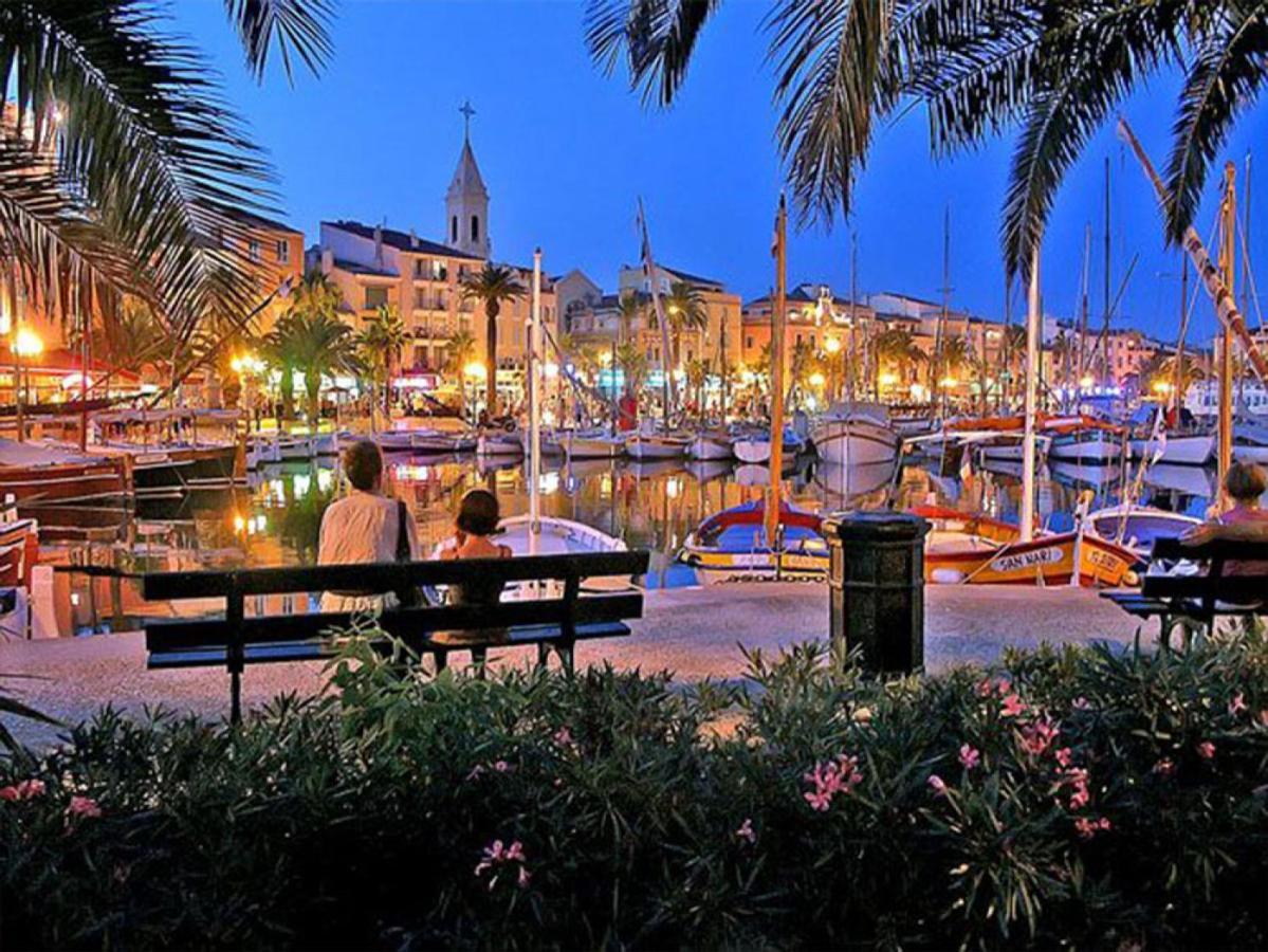 Escapade à Sanary, au coeur du village, 200M du Port,Clim,Wifi,Parking Esterno foto